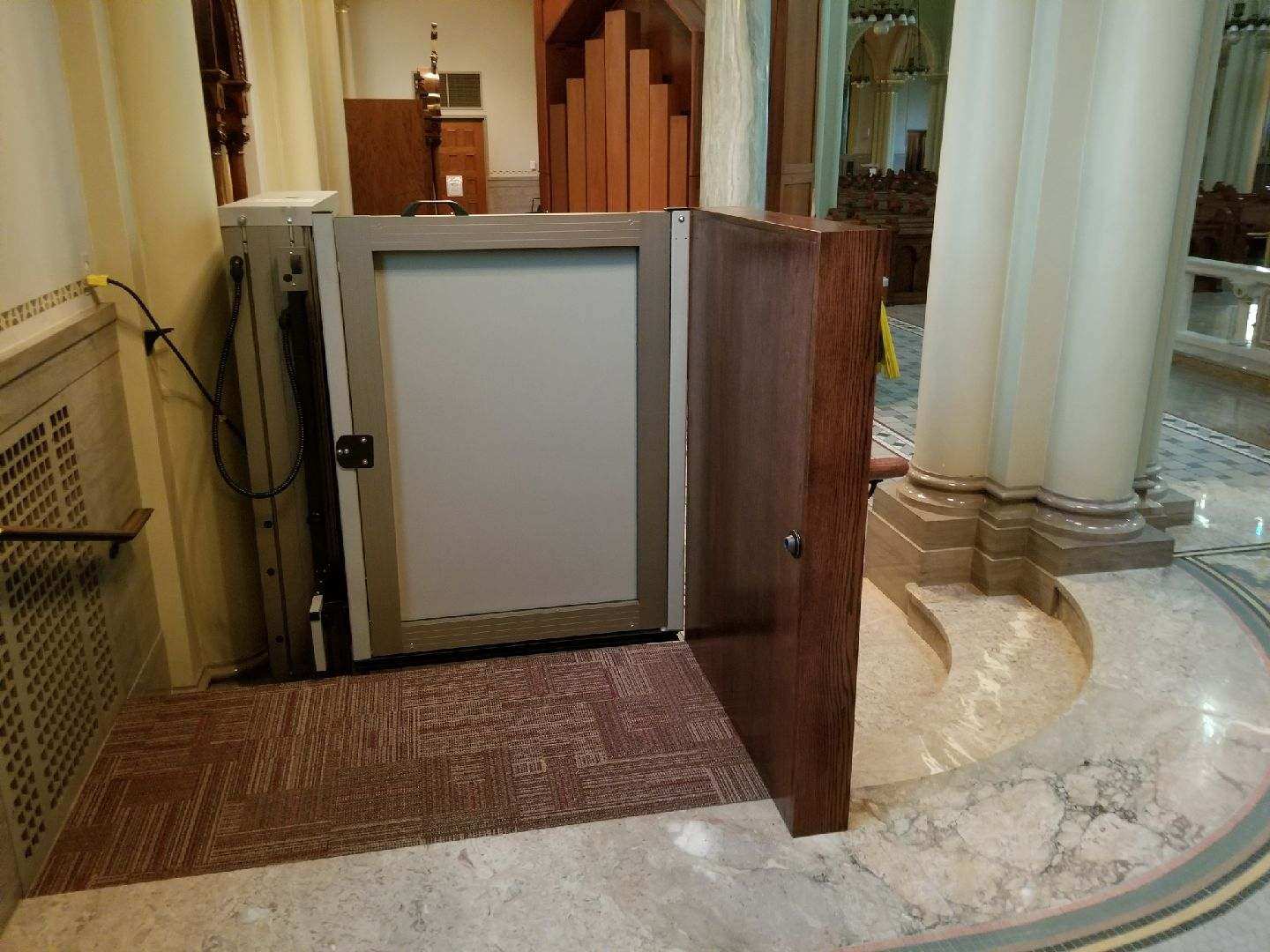 Platform Lifts and Wheelchair Lifts in Roselle and Chicago, Illinois 