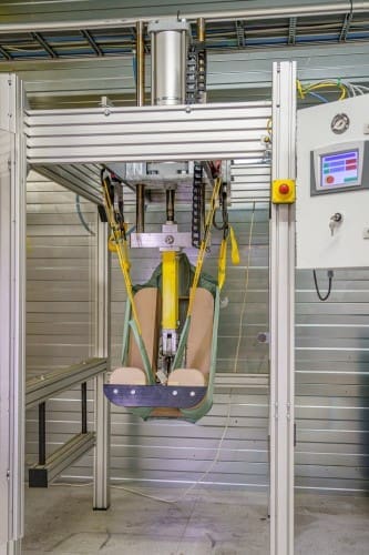 SureHands slings are subjected to 30,000 test cycles in specially designed equipment to guarantee endurance and quality.